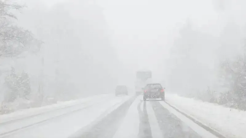 "Тұман, боран, көктайғақ". Еліміздің басым бөлігінде ауа райы қолайсыз болатыны ескертілді