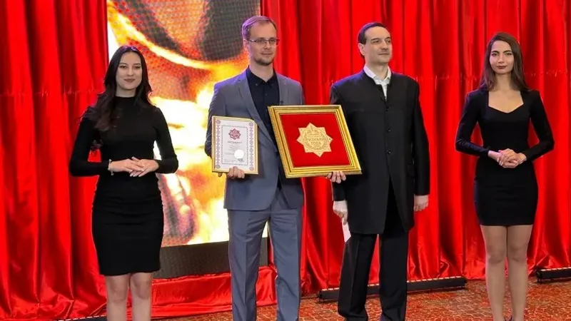 Кирилл Харламов, Қоғамның тануы, марапаттау рәсімі, сурет - Zakon.kz жаңалық 22.12.2025 18:28