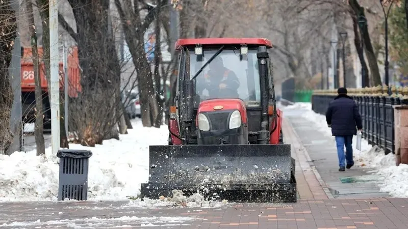 Қар тазалау, Астана, коммуналдық қызметтер, күшейтілген режим , сурет - Zakon.kz жаңалық 22.12.2025 19:37