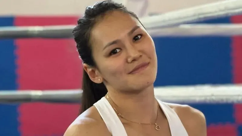 Алматыда атақты боксшыға көлік сыйға тартылды