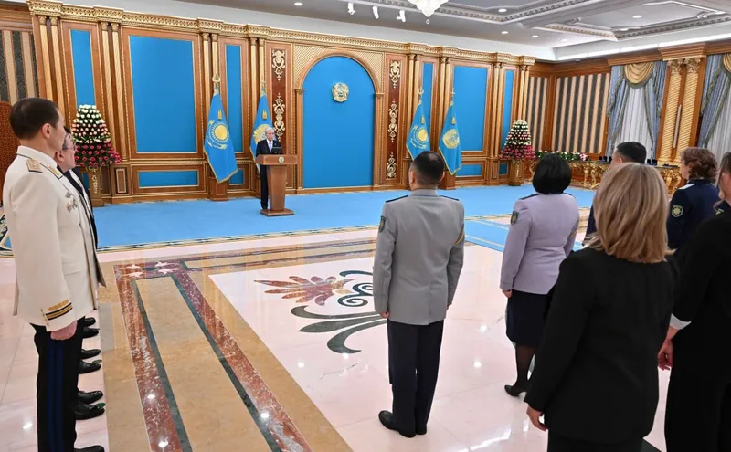 Марапаттау рәсімі, Ақорда, Тоқаев, Бас прокуратура, Мемлекеттік күзет қызметі, ІІМ, қызметкерлері, пәтер  , сурет - Zakon.kz жаңалық 23.12.2025 17:02