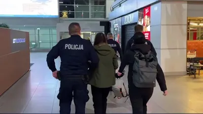 Қазақстан Республикасының Бас прокуратурасы мен Интерполдың Ұлттық орталық бюросының қызметкерлері Сыртқы істер министрлігінің қолдауымен Польша Республикасынан адам ағзаларын саудалағаны үшін іздеуде жүрген Украина азаматын экстрадициялады.  Ол 2017–2018 жылдар аралығында трансұлттық ұйымдасқан қылмыстық топтың құрамында болып, адам ағзаларын заңсыз сатып алу және сату әрекеттерін жүзеге асырды деген күдікке ілінген., сурет - Zakon.kz жаңалық 24.12.2025 09:46