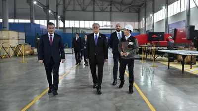 Мемлекет басшысы Астанадағы Tausogar зауытының жұмысымен танысты