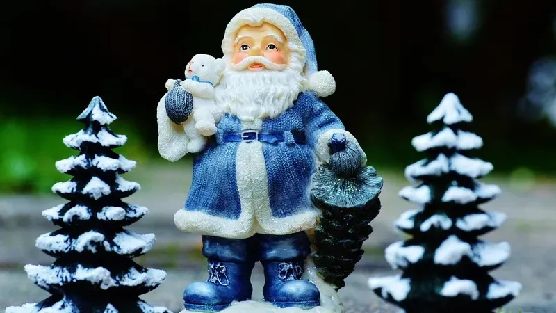 Талдықорғанда бұзақылар жаңажылдық безендірулерге қырғидай тиюде - бейнежазба