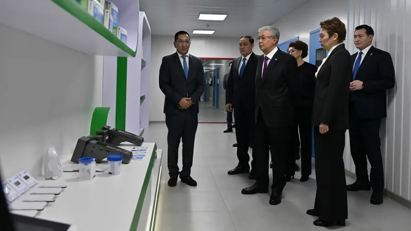 Мемлекет басшысы Жамбыл облысындағы фармацевтикалық кәсіпорындардың қызметімен танысты