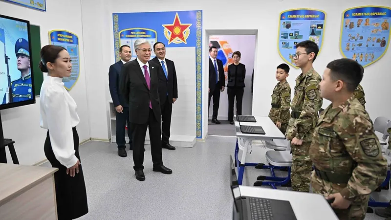Мемлекет басшысы Тараздағы мамандандырылған әскери мектеп-интернатқа барды