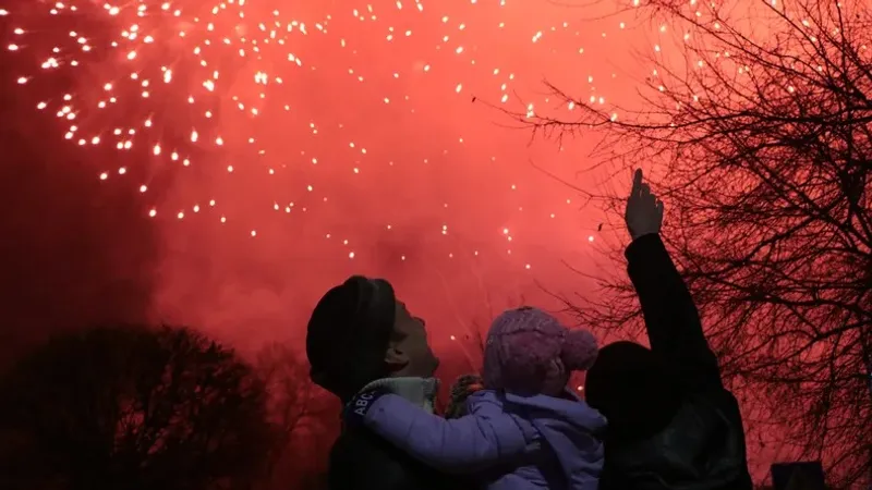 Отшашу, пиротехникалық бұйым. Елімізде жаңа жыл қарсаңында құқықтық тәртіп пен қауіпсіздік күшейтілді
