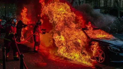 Әзірбайжанда үш жасар бүлдіршін көліктің ішінде қамалып, тірідей өртеніп кетті, сурет - Zakon.kz жаңалық 25.12.2025 12:37