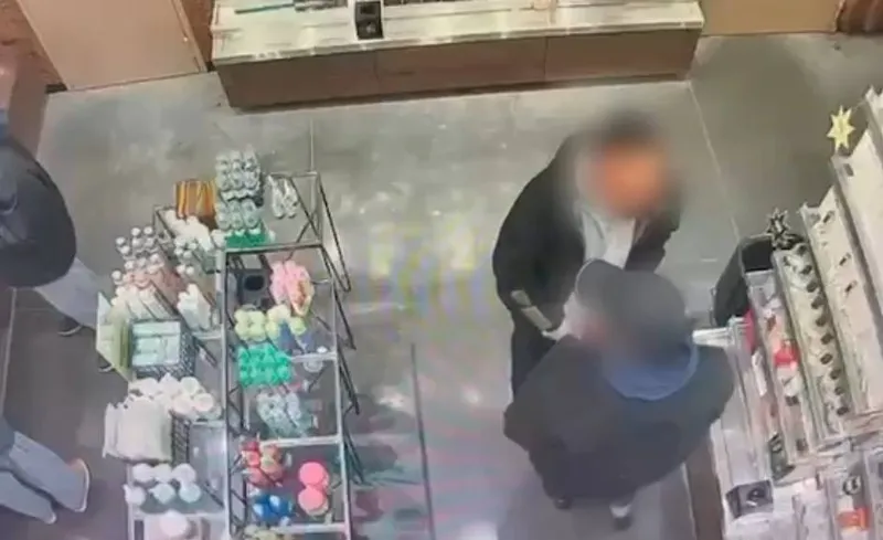 Астанада қымбат әтірлерді ұрлады деген күдікпен ер адам ұсталды