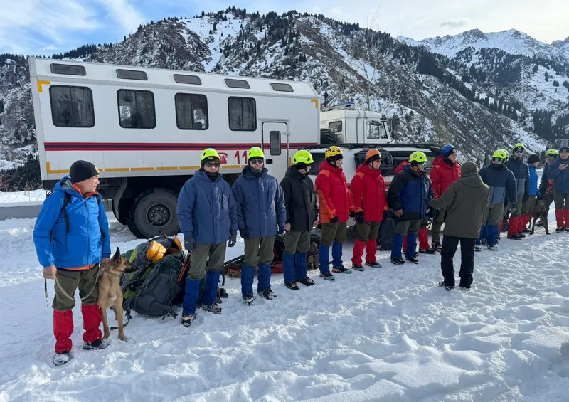 Алматы тауларында жоғалған туристерді іздеу жалғасып жатыр: бір адамның денесі табылды