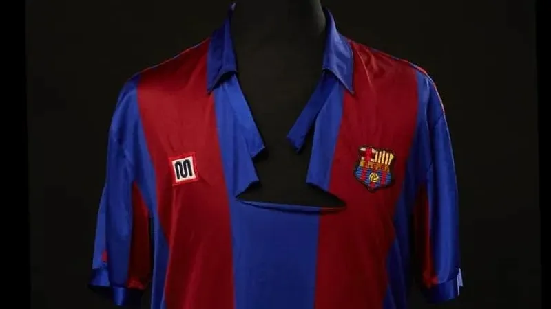 Марадонаның жыртылған футболкасы 179 мың долларға сатылды