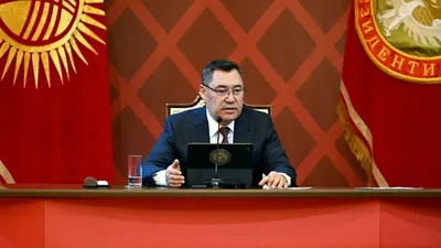 Садыр Жапаров Алмазбек Атамбаевты барлық мемлекеттік наградаларынан айырды, сурет - Zakon.kz жаңалық 29.12.2025 11:43