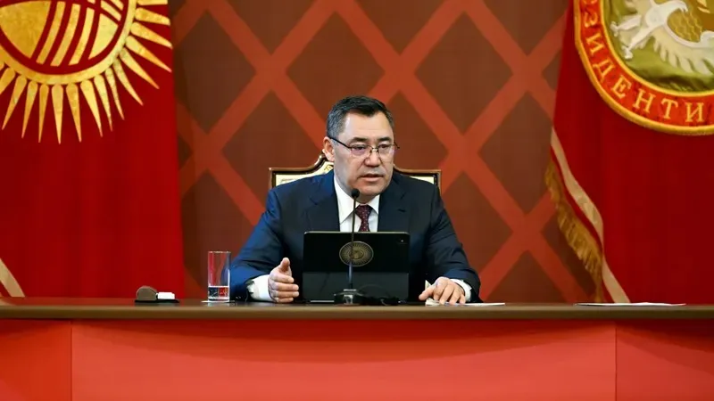 Садыр Жапаров Алмазбек Атамбаевты барлық мемлекеттік наградаларынан айырды