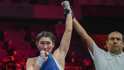 Боксшы Аида Абикеева сынған қолымен жеңіске жетті, сурет - Zakon.kz жаңалық 30.12.2025 11:36