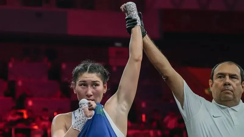 Боксшы Аида Абикеева сынған қолымен жеңіске жетті