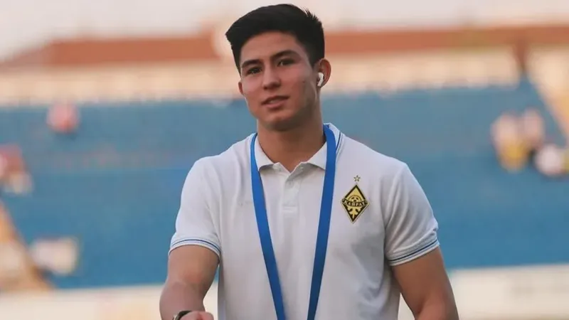 17 жастағы Дастан Сәтпаев алғаш рет сүйіктісін көрсетті