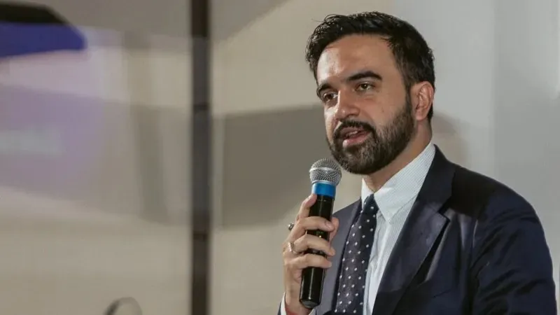 Нью-Йорктың жаңа мэрі Құран кітабына қол қойып, ант қабылдады