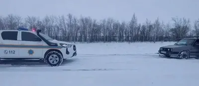 Құтқарушылар жолда тұралап қалған жүргізушіге көмек көрсетті , сурет - Zakon.kz жаңалық 02.01.2026 16:09