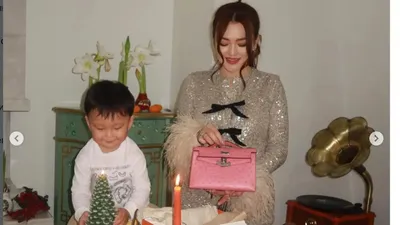 Ерке Есмахан жас күйеуінен эксклюзивті сыйлық алды, сурет - Zakon.kz жаңалық 03.01.2026 17:21