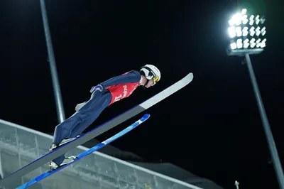 Шаңғымен тұғырдан секіру: қазақстандықтар "Төрт тұғыр турнесінде" қалай өнер көрсетті, сурет - Zakon.kz жаңалық 08.01.2026 22:42