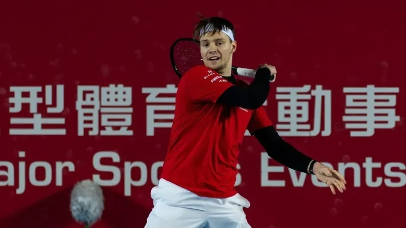 Бублик 15 эйс жасап, ATP 250 турнирінің жартылай финалына өтті