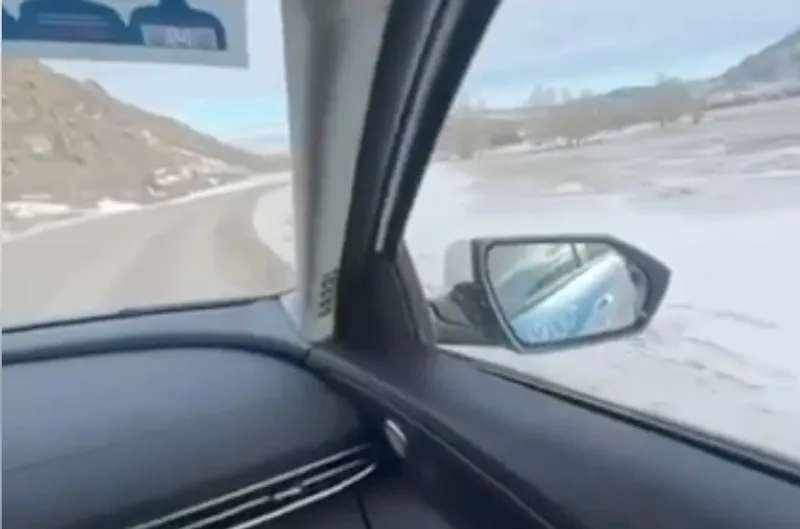 ШҚО-да патрульдік полицейлер жолда өзін жайсыз сезінген әйелге шұғыл көмек көрсетті