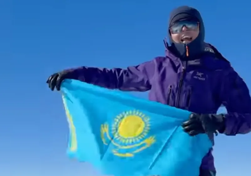 Қазақстандық альпинист Анар Борашева әлемдегі ең биік жеті шыңды бағындырды
