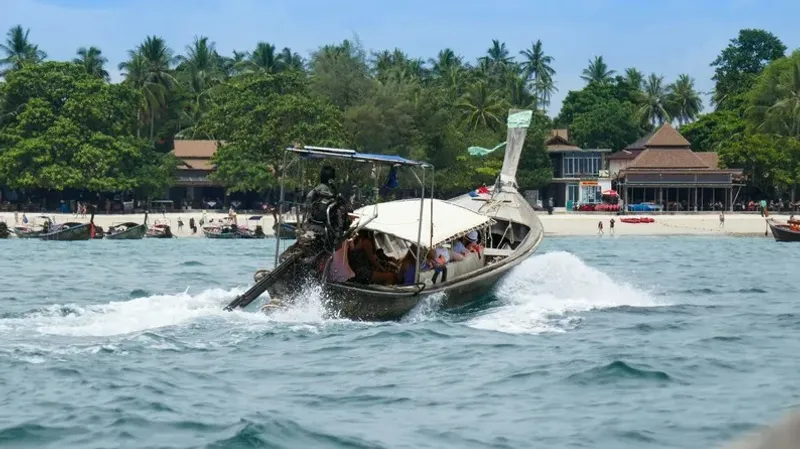 Таиландта бортында Қазақстан азаматтары да болған катер теңізге батып кетті