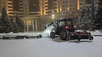 2026 жылғы 12 қаңтарға қараған түні Астанада қалың қар жауды. Коммуналдық қызметтер күшейтілген жұмыс режиміне көшіп, қала әкімдігі тұрғындарды сақ болуға және қауіпсіздік талаптарын сақтауға шақырды, деп хабарлайды Zakon.kz., сурет - Zakon.kz жаңалық 12.01.2026 09:34