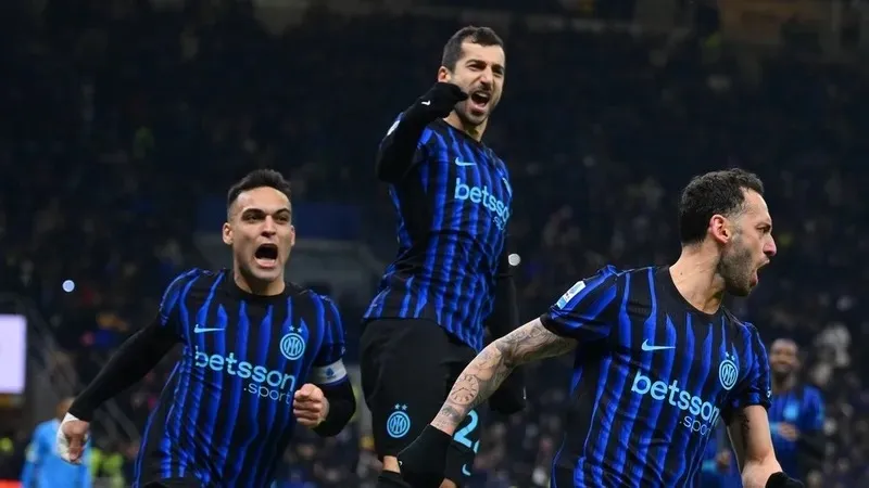 Италияның футбол чемпионатында чемпион мен маусым көшбасшысы өзара күш сынасты