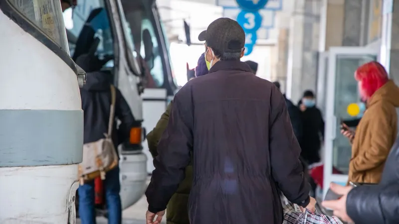 Қарағанды облысында 50 жолаушысы бар автобус жолдан шығып кетті