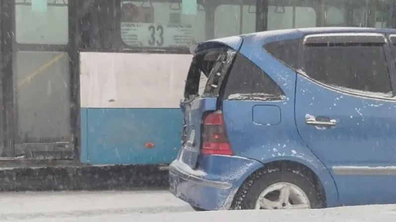 Өскеменде автобус жүргізушісі жаппай жол апатына себеп болды