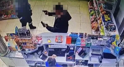 Оралда ер адам жанармай құю бекетіне пневматикалық және оқсыз тапаншалармен кірген, сурет - Zakon.kz жаңалық 13.01.2026 20:44