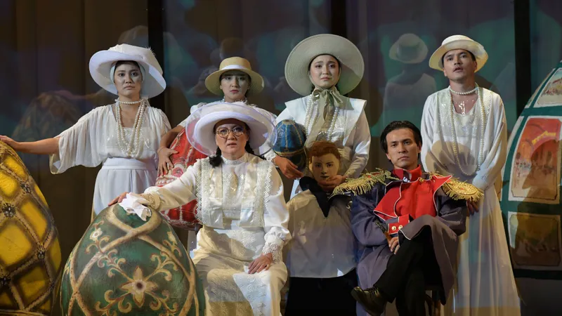 Аида Балаева Мұхтар Әуезов атындағы театр ұжымын мерейтойымен құттықтады