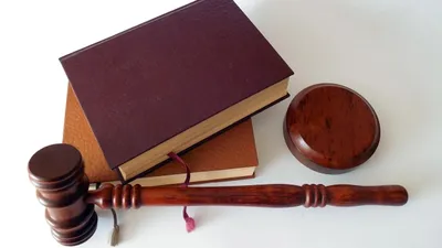 FlyArystan-ның бұрынғы үш қызметкері 1 млрд теңгеден астам қаржы жымқырғаны үшін сотталды, сурет - Zakon.kz жаңалық 15.01.2026 17:20