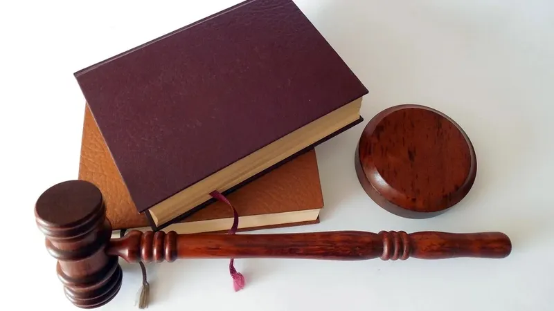 FlyArystan-ның бұрынғы үш қызметкері 1 млрд теңгеден астам қаржы жымқырғаны үшін сотталды