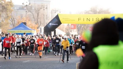 ӨКҚ алаңында Алматы қаласы Спорт басқармасының басшысы Дархан Нұрханұлы дене шынықтыру мен спортты дамыту бойынша істеліп жатқан жұмысты, бұқаралық спорттық жобалардың қалай жүзеге асып жатқанын, алматылық спортшылардың жетістігі мен қаланың спорттық инфрақұрылымын дамыту туралы баяндады., сурет - Zakon.kz жаңалық 15.01.2026 16:08