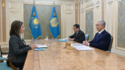 Президент Қасым-Жомарт Тоқаев Қаржы нарығын реттеу және дамыту агенттігінің төрағасы Мәдина Әбілқасымованы қабылдады, сурет - Zakon.kz жаңалық 15.01.2026 16:37