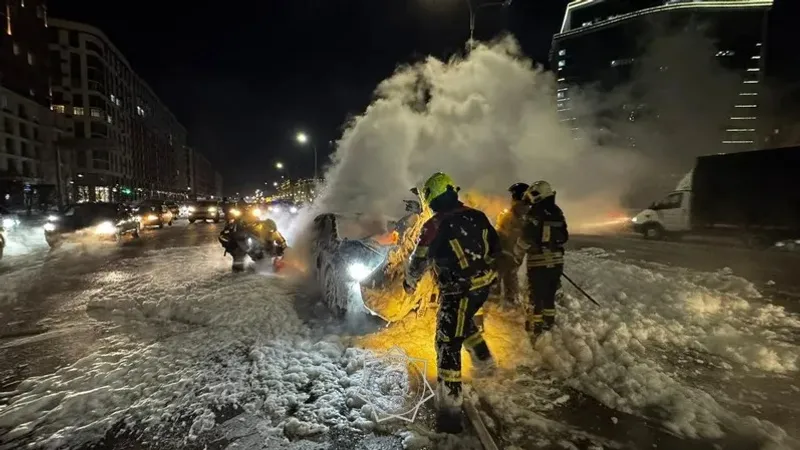 Өрт, Астана, Сарайшық ауданы, Тәуелсіздік даңғылы, жеңіл автокөлік  , сурет - Zakon.kz жаңалық 16.01.2026 21:46