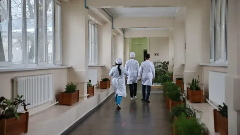 Маңғыстауда апатқа ұшыраған жолаушы толы автобус: зардап шеккендердің жағдайы туралы не белгілі