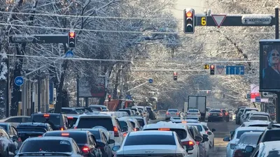 Көлік кептелісі, Алматы, қар, көктайғақ, 16 қаңтар, сурет - Zakon.kz жаңалық 16.01.2026 17:53