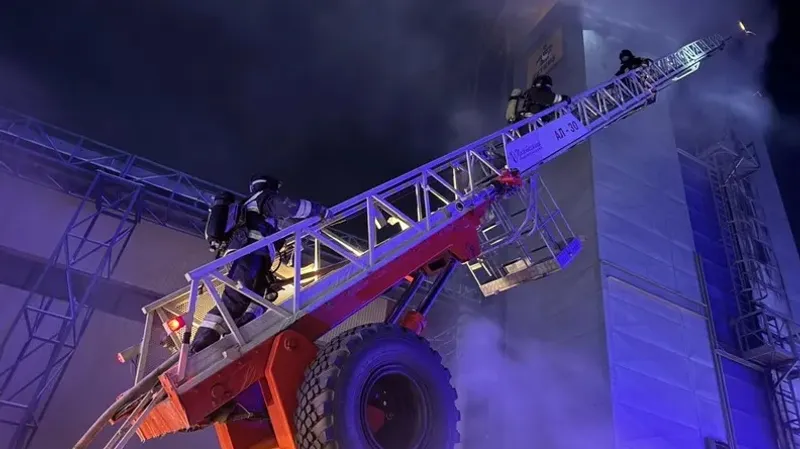 Астанада көпқабатты тұрғын үйден өрт шығып, екі бала құтқарылды