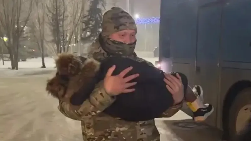 Көкшетауда аязды күні жолда қалып кеткен Тәжікстан азаматтары құтқарылды