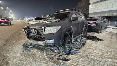Алматыда Land Cruiser көлігінің қатысуымен жаппай жол апаты болды, сурет - Zakon.kz жаңалық 19.01.2026 13:17
