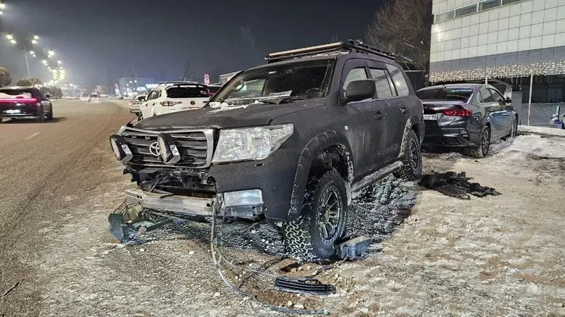 Алматыда Land Cruiser көлігінің қатысуымен жаппай жол апаты болды