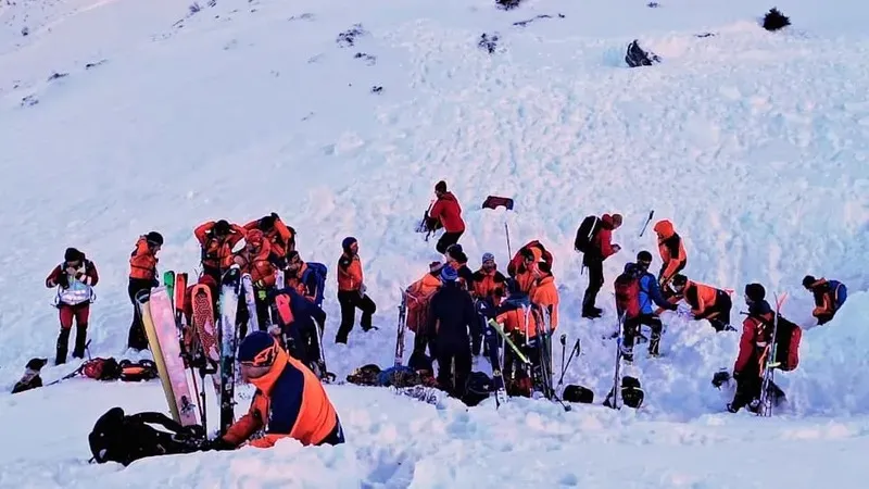 Альпі тауларында көшкін жүріп, шаңғышылар мерт болды