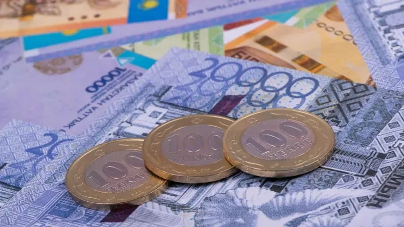 Сарапшы теңгені кезең-кезеңімен девальвацияға ұшыратуды ұсынды. Бұл ретте Үкімет не дейді