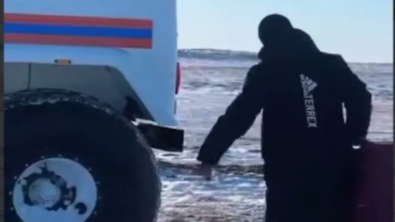 Атырауда төтеншеліктер қар құрсауында қалып кеткен студенттерді құтқарды