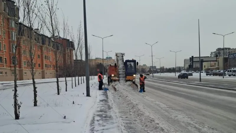 Астанада бір тәулік ішінде 23 мың текше метрден астам қар күрелді
