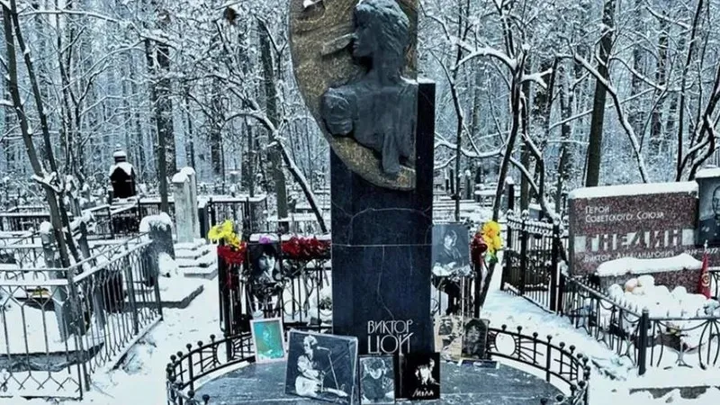 Ресейлік әйел Виктор Цойдың қабірінің басында көз жұмды